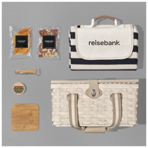 Alternative view of Yatta Golden Glances Hamper